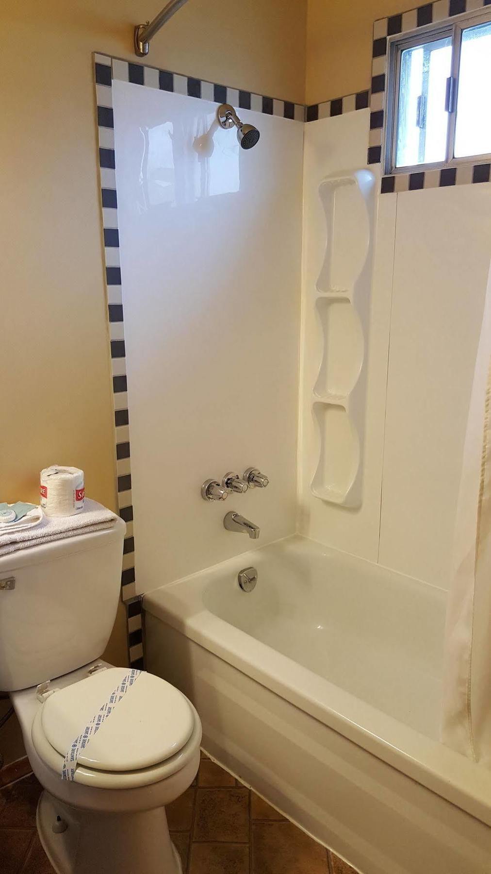 Plaza Motel Penticton Ngoại thất bức ảnh